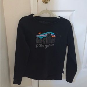 SUPER cute patagonia crewneck